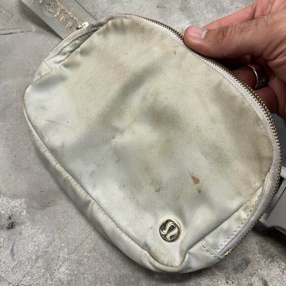 Lululemon Everywhere Belt Bag 1L Wordmark Vapor/Gold/White-LU9BHGS VOPR/GOLD/WHT - Picture 5 of 11